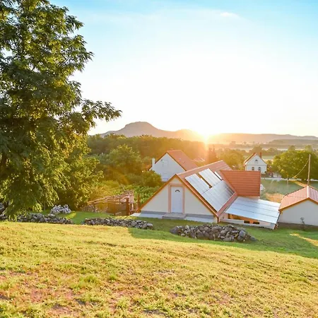 Bazaltorgona Διαμέρισμα Kisapati